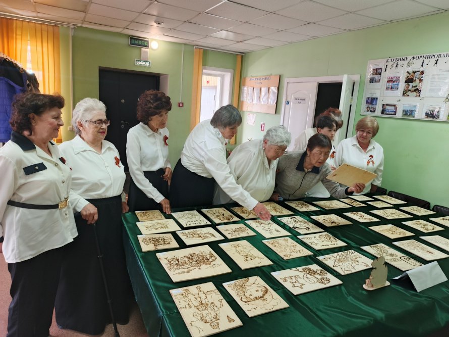 В Харайском сельском клубе прошла выставка «Победный Май», посвящённая 81-й годовщине Победы